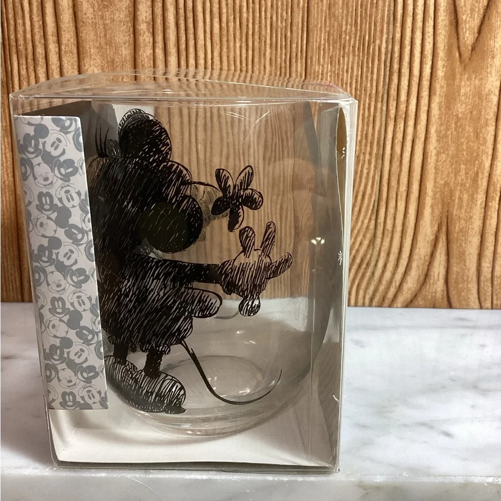 Disney Mickey Mouse and Minnie Tear Drop Wine Glass 20 oz